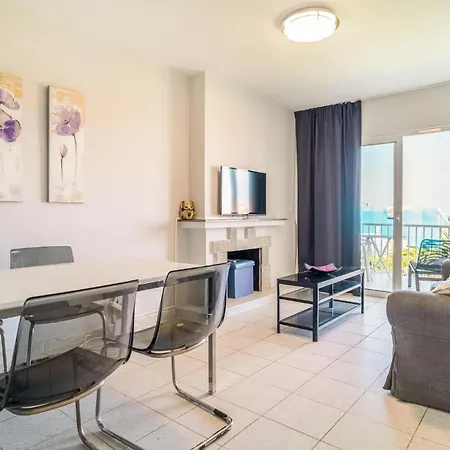 2 Bedroom Nice In Apartment Fuengirola
